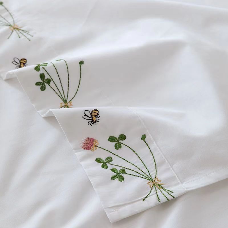 Czysta biała pościel z haftem  – Home Textiles Luxury recenzja i cena