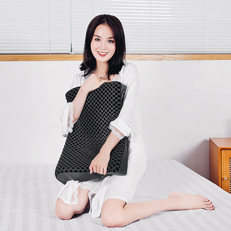 Poduszka do spania z czarnym w – Cooling Pillow Gel recenzja i cena